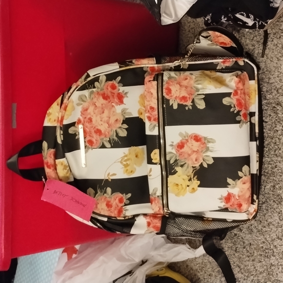 Betsey Johnson flowered backpack - Picture 1 of 8